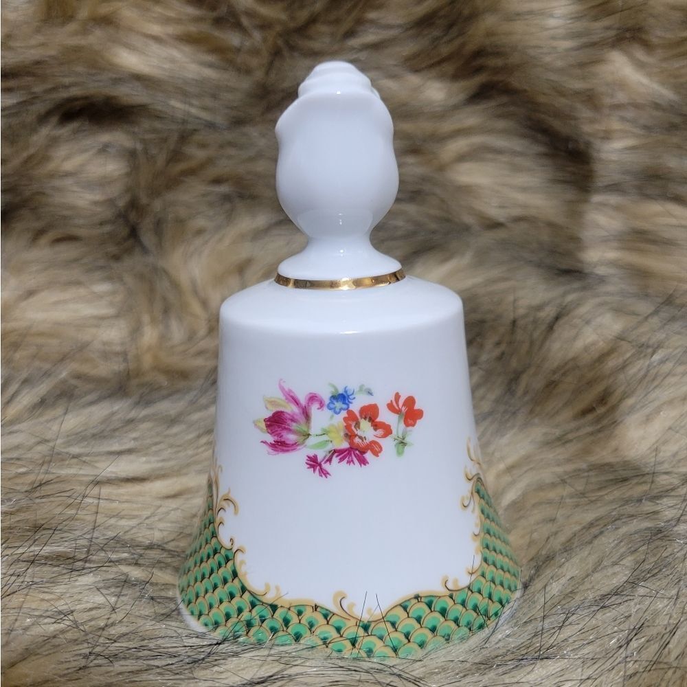 Vintage Danbury Mint Porcelain Bell‎